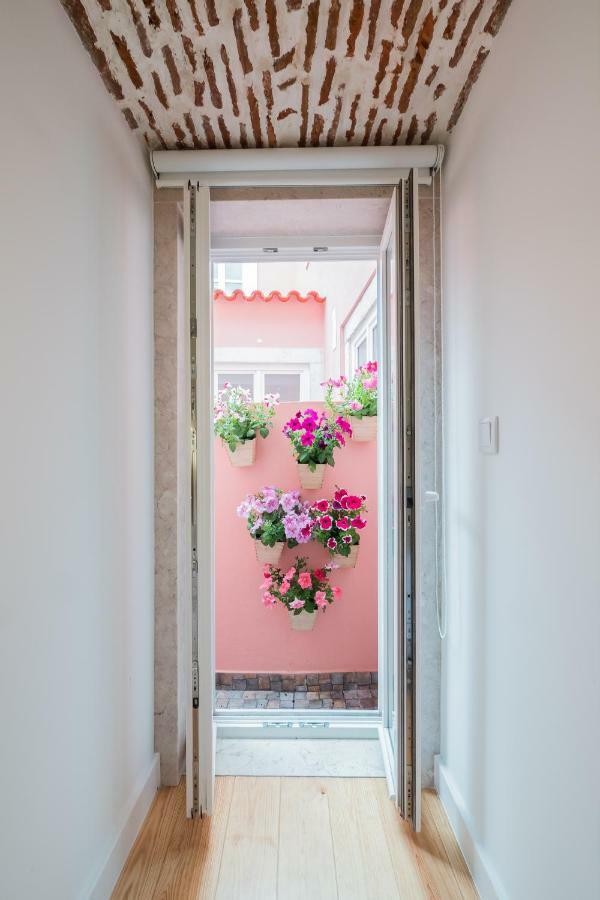 Sunshine House - Exclusive Apartment - Home By The Castle Lisbon Exterior photo